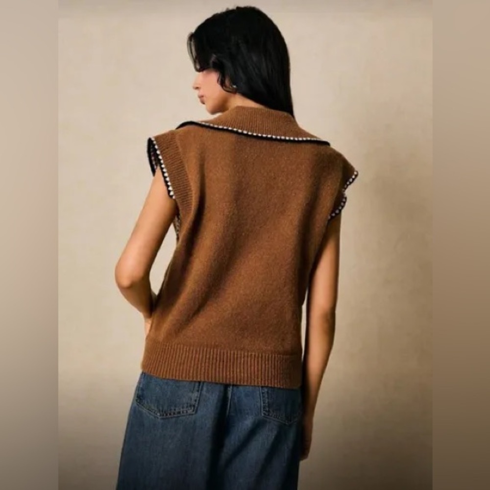 Brown Sleeveless Knit Top with Button Details - Picture 4 of 9